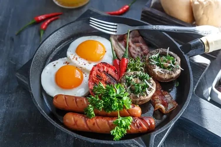 Jak przygotować nową patelnię? Sekret długowieczności i idealnego smażenia